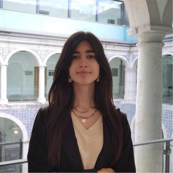 Explicação online matemática de uma estudante de gestão com 19.3 a mat