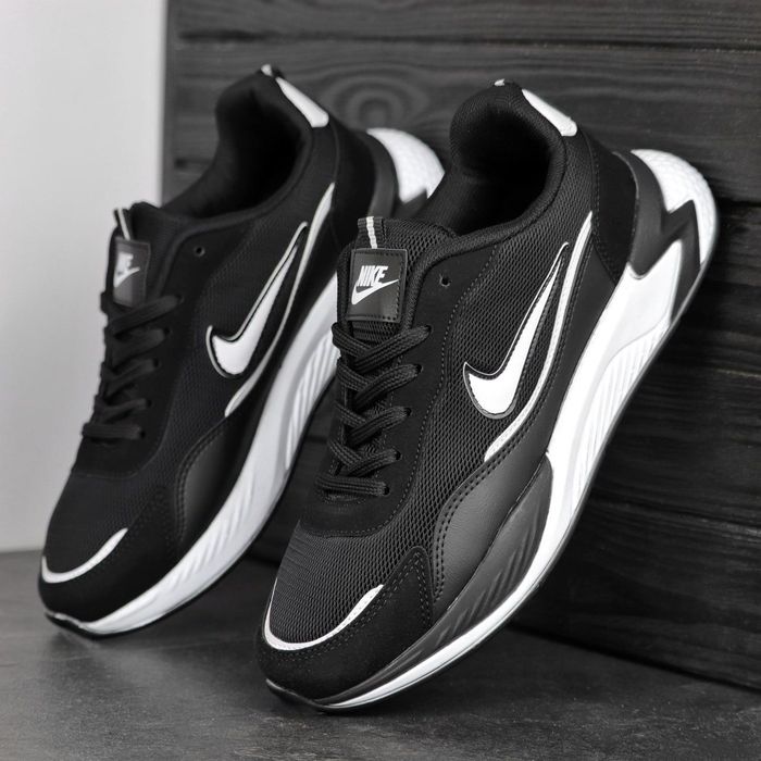 Кросівки Nike
• Розміри: 40(25,5 см), 41(26 см), 42(26,5 см), 43(27,5