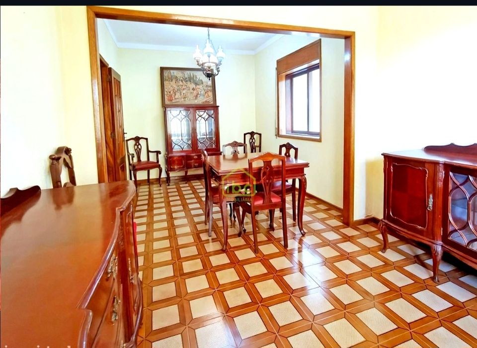 DESCEU!!    Moradia T4+ em Azurara - inúmeras possibilidades