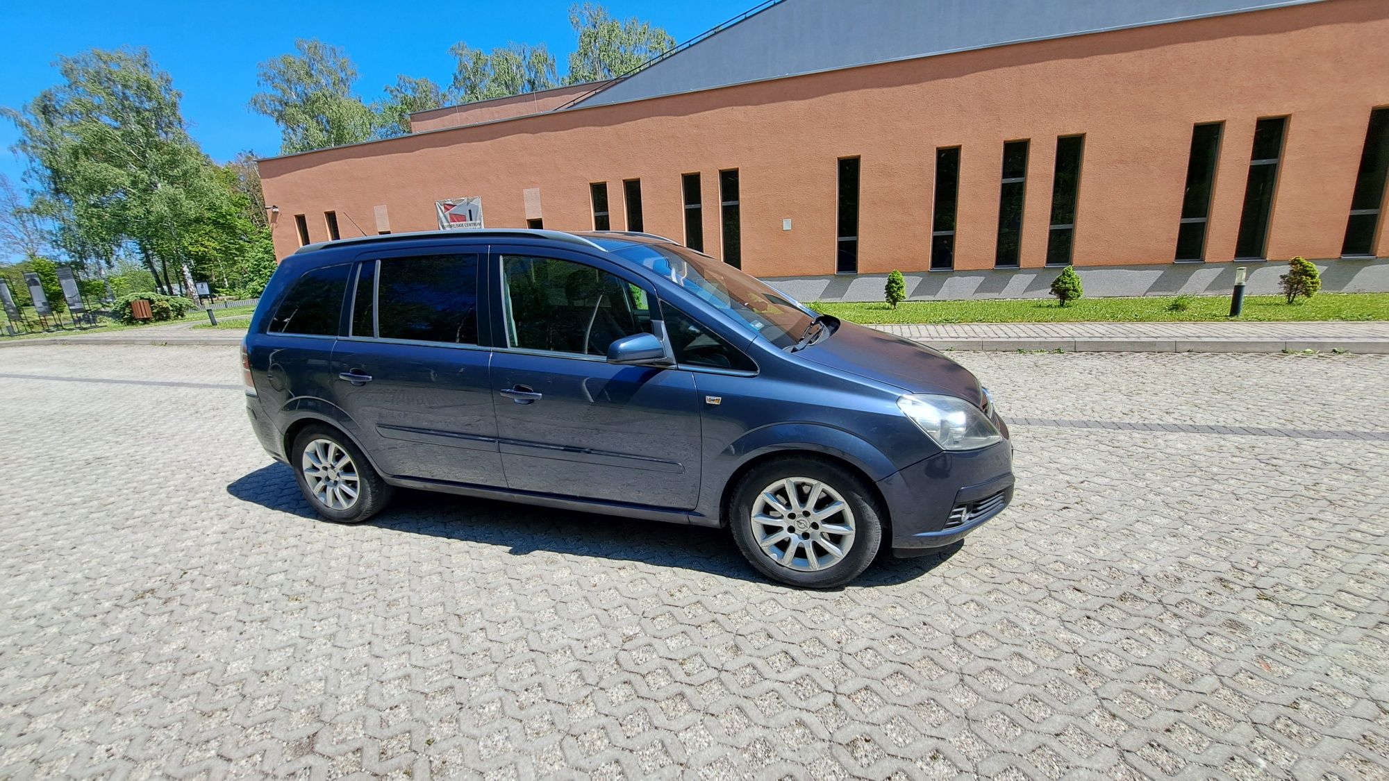 Opel Zafira 1.9 cdti, 7 miejsc, super stan ,faktury serwisowe