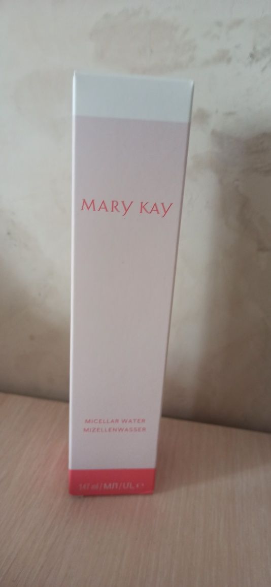Міцелярна вода Mary Kay