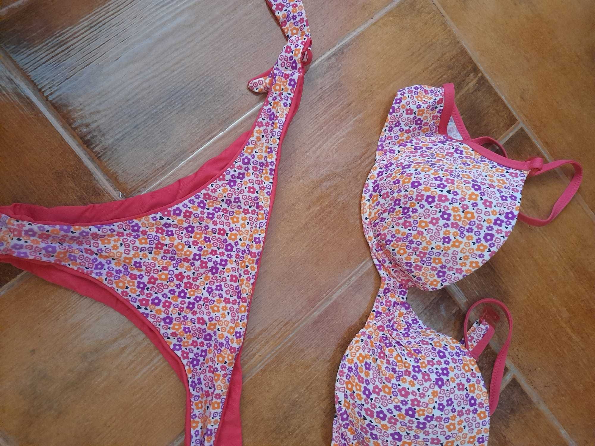 Bikini com padrão floral