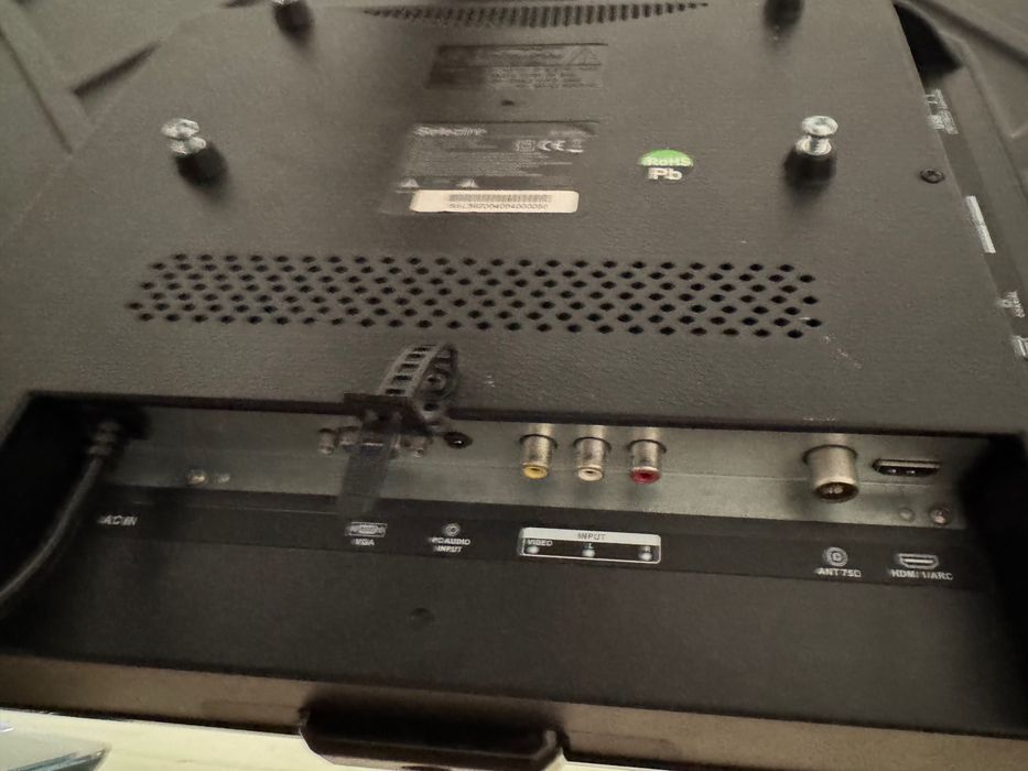 Tv 100cm + box android