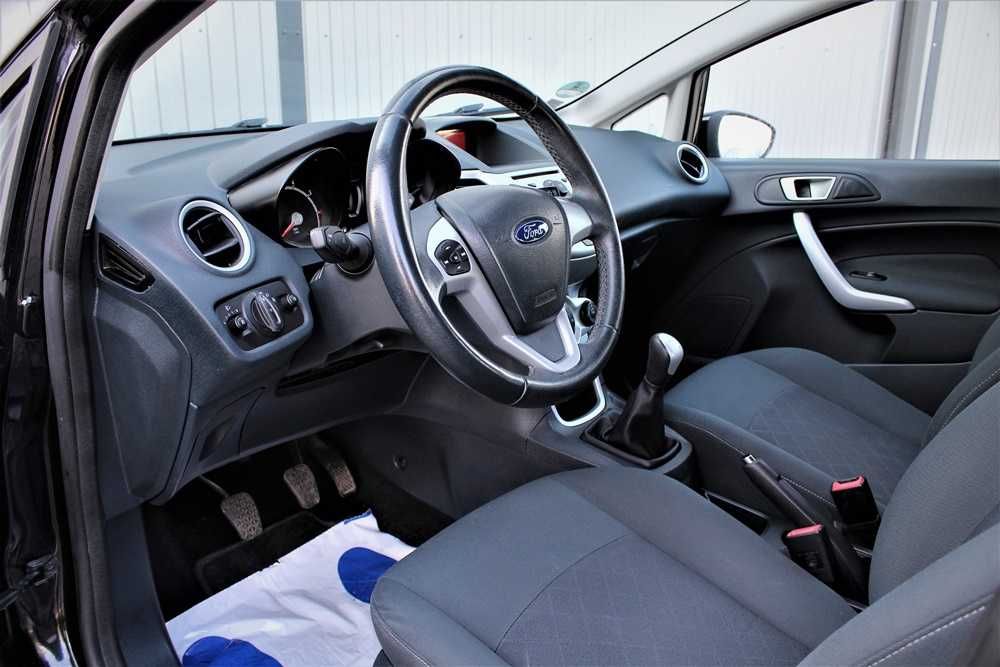 Ford Fiesta /// PERFEKCYJNY /// benzyna /// climatronic /// 2x kpl kół