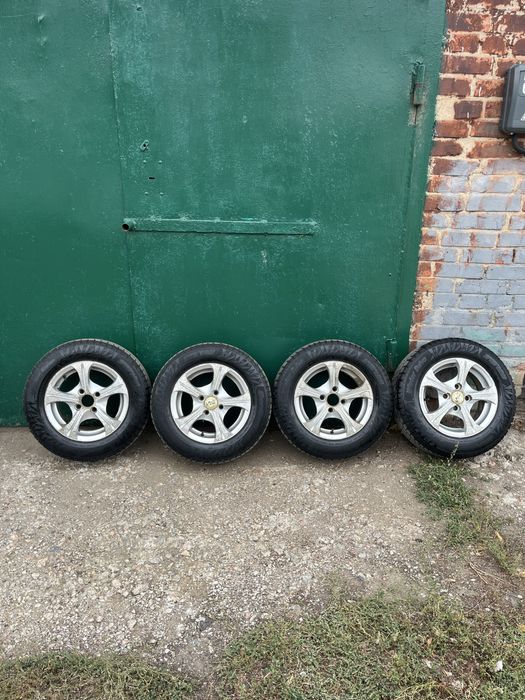 Продам комплект резины с дисками R13
