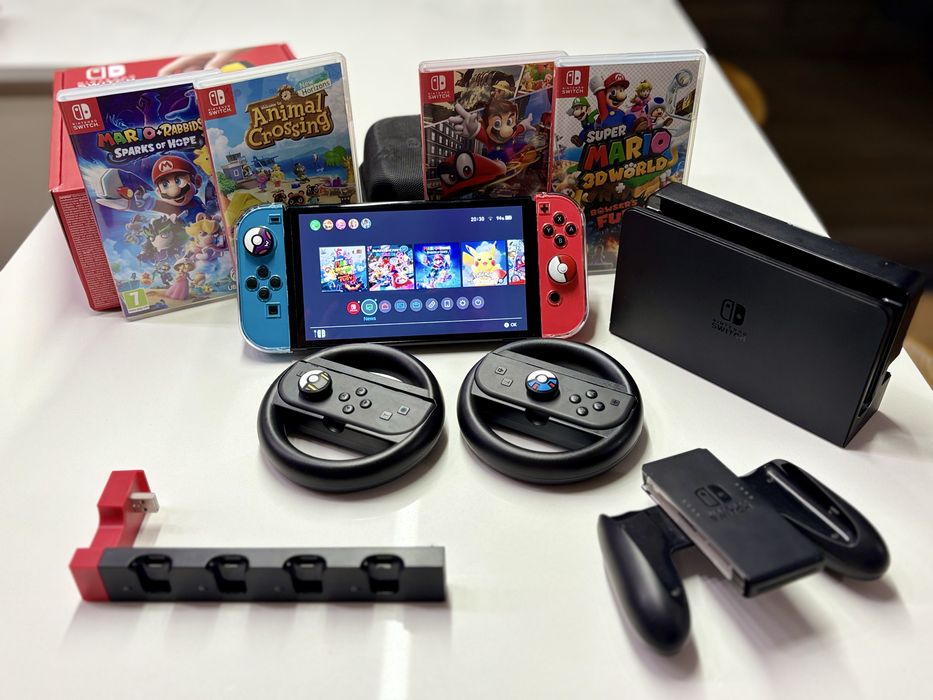 Nintendo Switch OLED + 4 pady