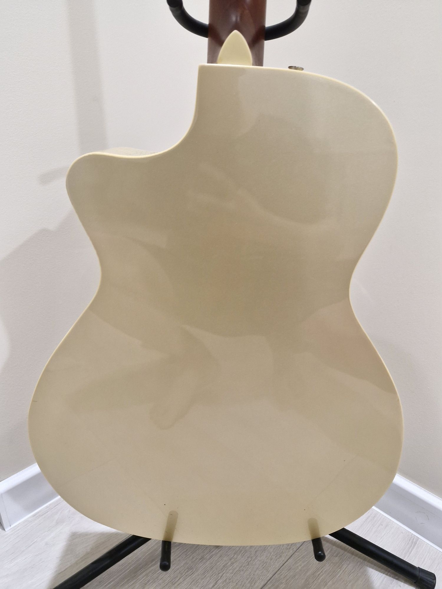 Електроакустична гітара fender newporter