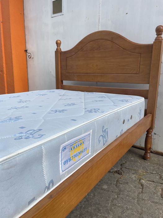 Vendo cama de corpo e meio