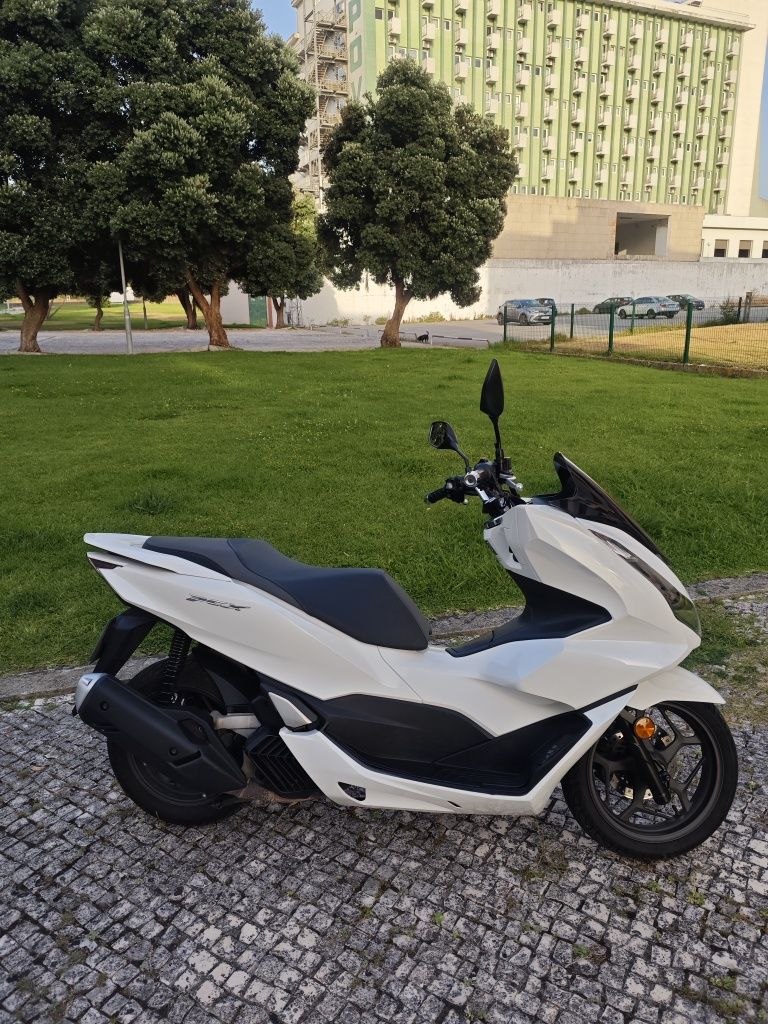 Vendo pcx 125 ano 2022  bem estimada