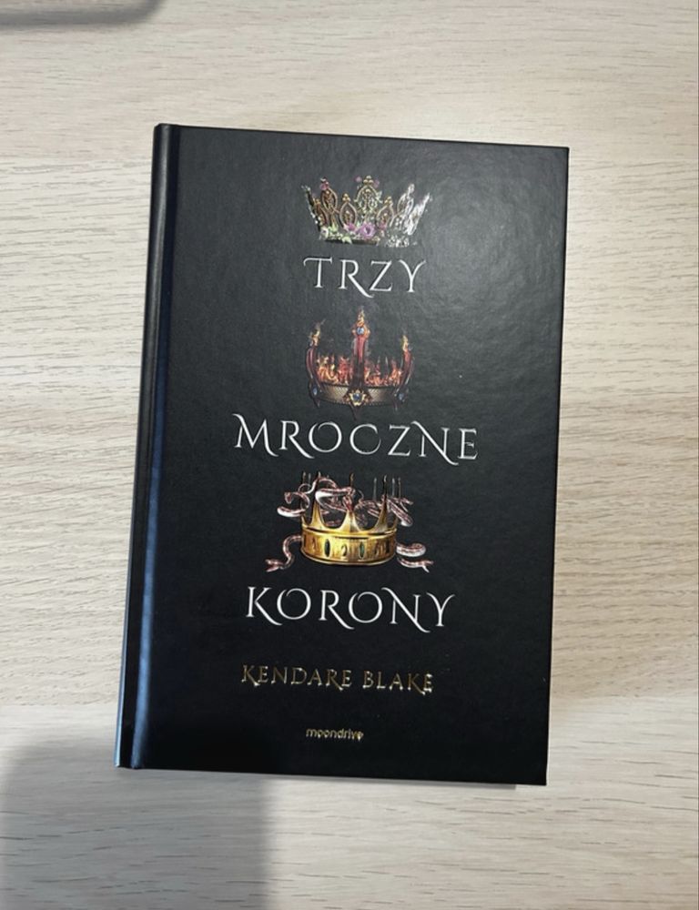 Ksiazka Trzy Mroczne Korony