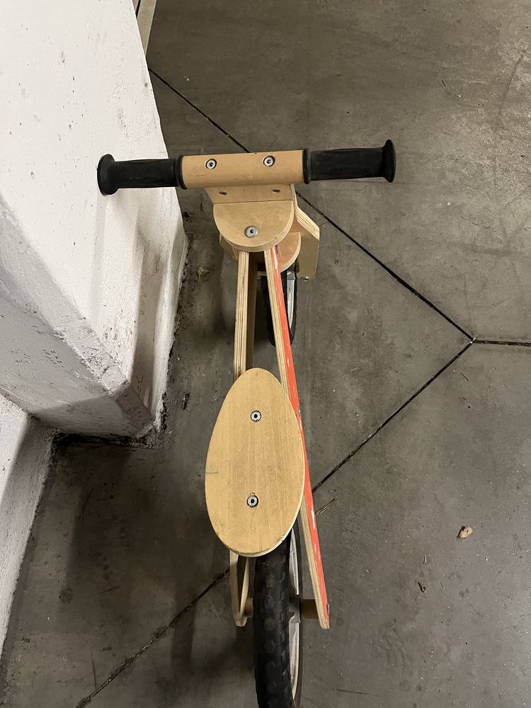 Bicicleta de madeira