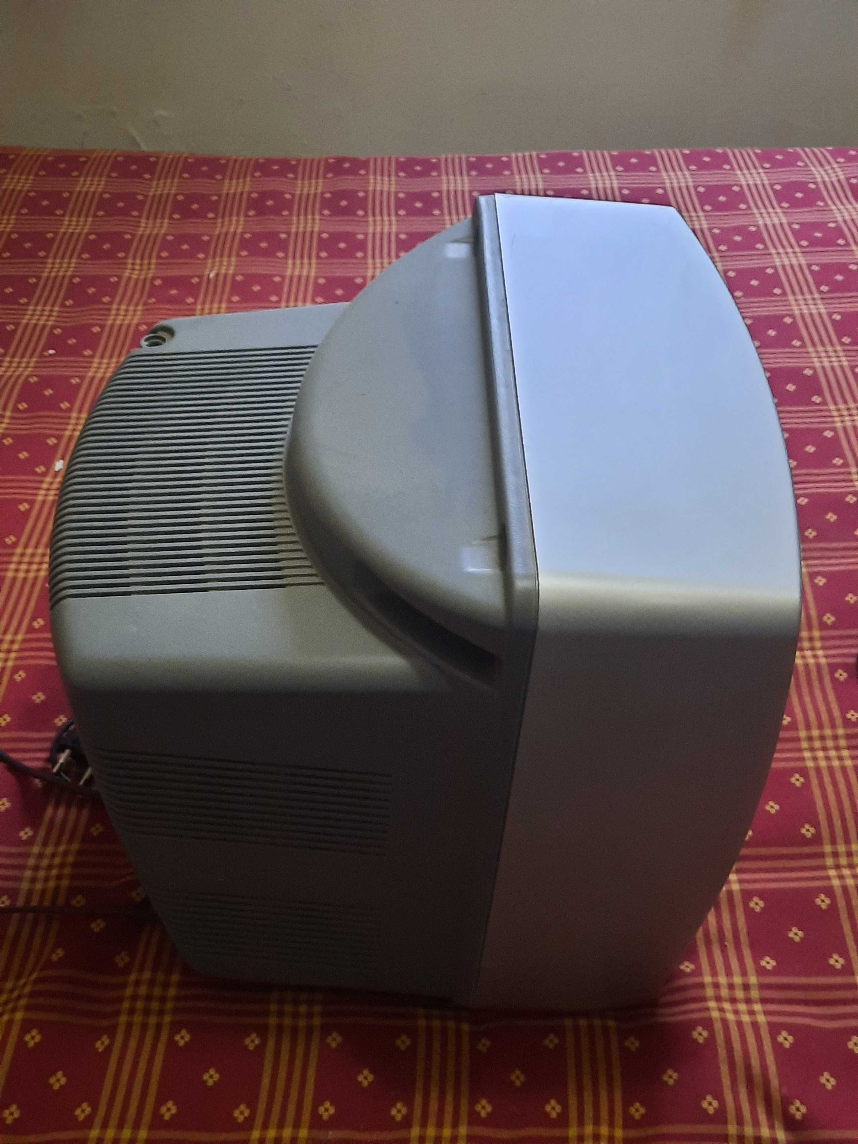 Televisor pequeno em bom estado
