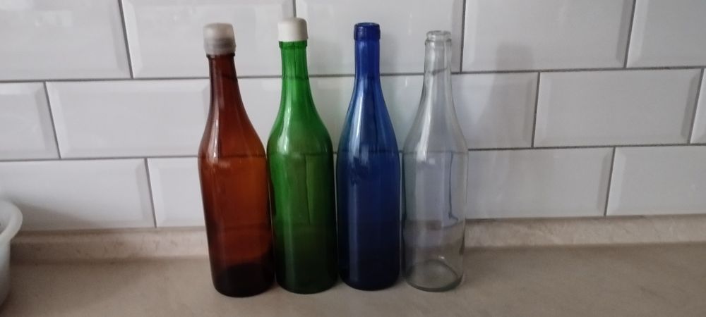 4 sztuki Butelek szklanych pojemności 0,75 l z czasów PRL-u - Vintage