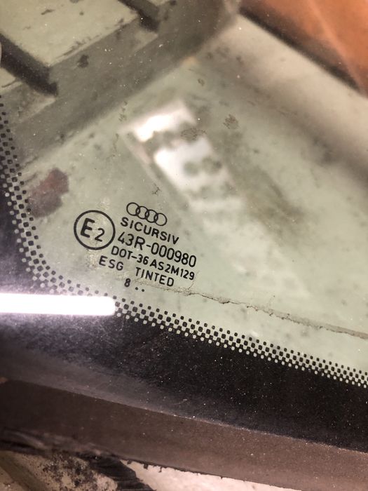 Задні кутові вклеєні віконця, скло Audi A6 C5 седан