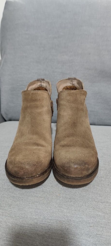 Vendo botins cor camel n 36