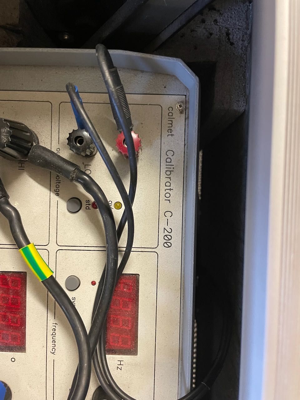 Kalibrator prądu i napięcia Calmet Calibrator C-200.