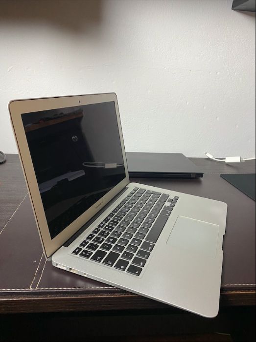 Laptop Apple MacBook Air 13.3" 256GB srebrny w super stanie