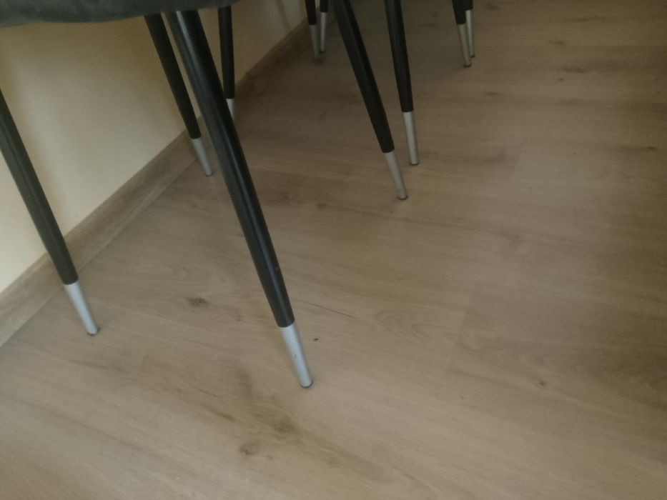 Krzesła Szare Pikowane Jak Nowe Glamour Czarne Nogi Eleganckie