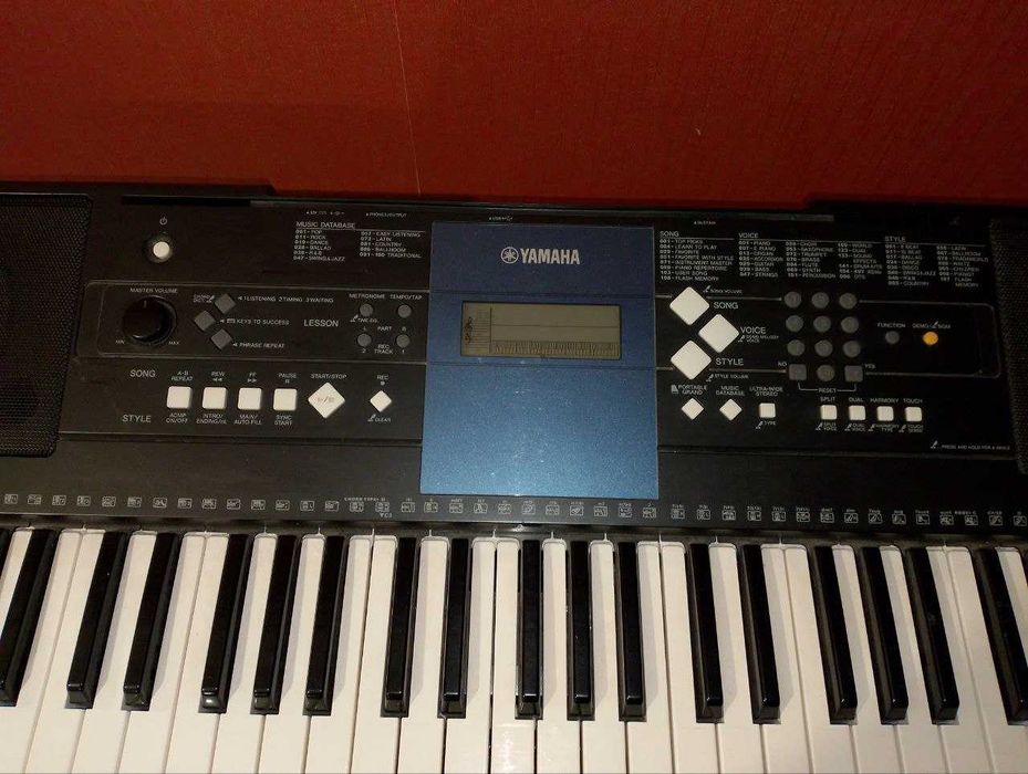 Продам синтезатор Yamaha psr E333
