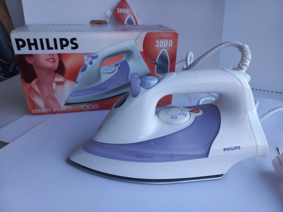 Праска Fhilips, 2000 Steam iron GC 2010, паровий удар: 100 г/хв, НОВА
