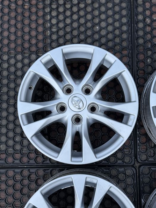 Диски оригінал Toyota Camry Corolla avensis auris  5 114,3 r15
