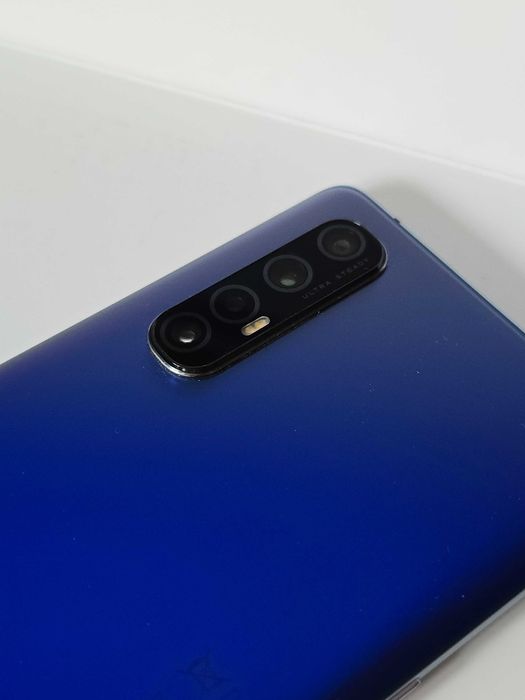 Telefon Oppo Reno 3 Pro używany, w bardzo dobrym stanie