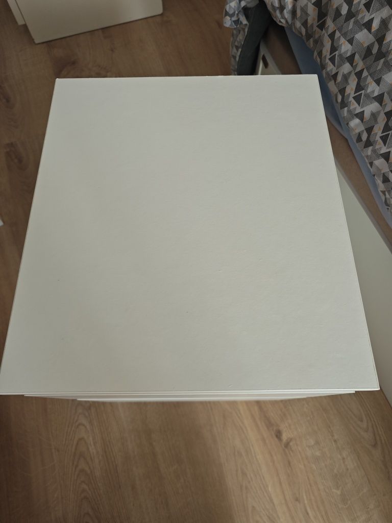 Mesa de cabeceira IKEA kullen