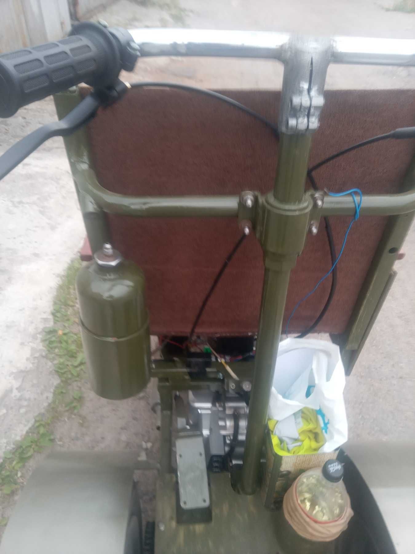Коляска бензинова для перевезення інваліда