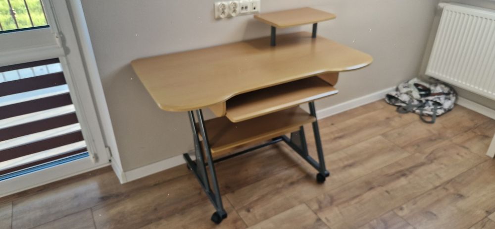 Biurko do komputera szkolne