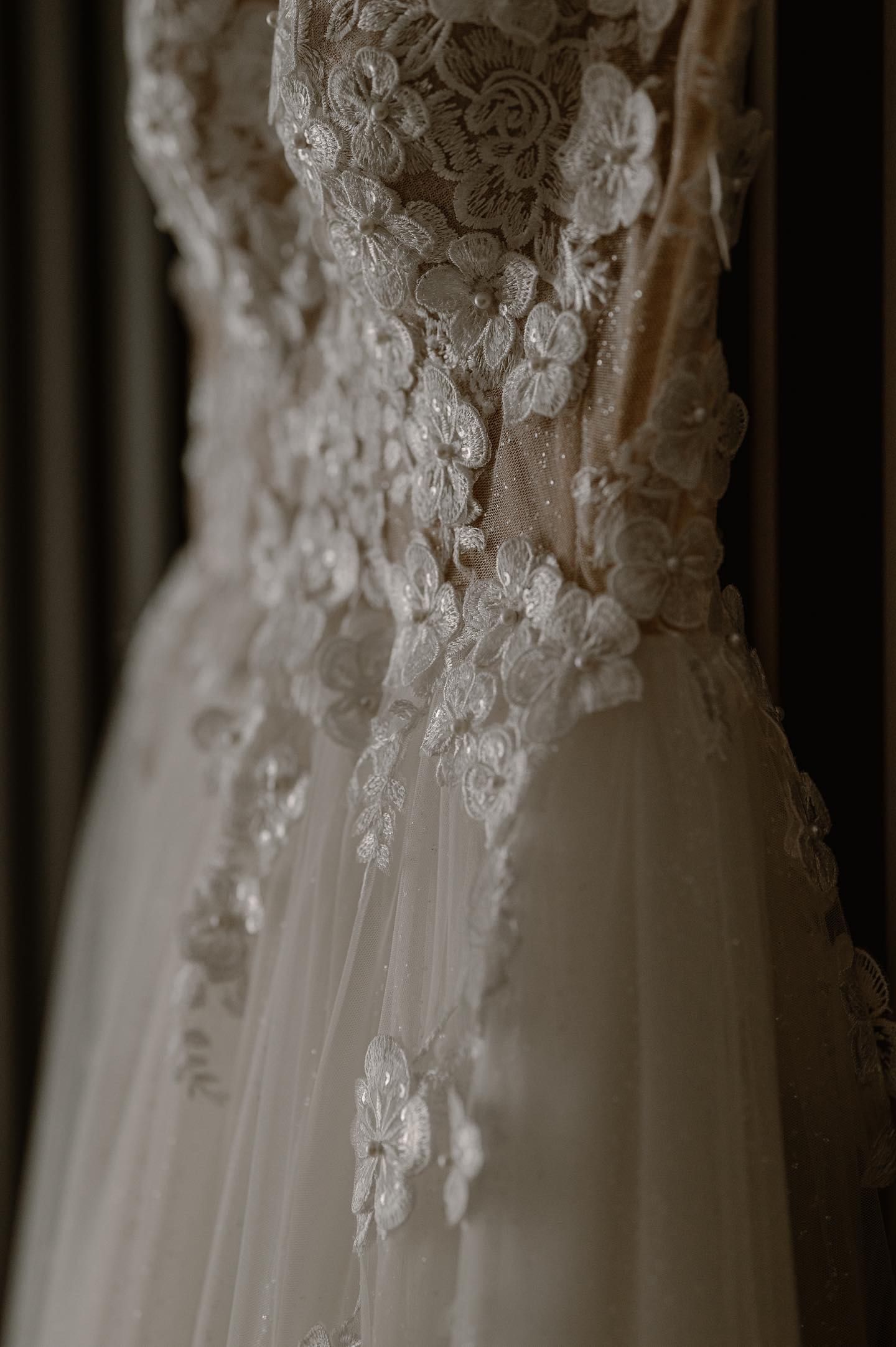Suknia ślubna w zestawie z welonem