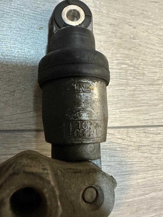 Натяжний ролик поликлинового ременя на SsangYong Korado C