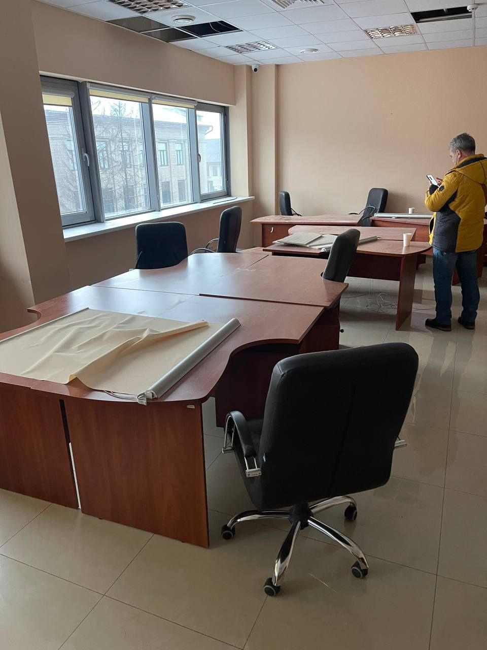 РОЗПРОДАЖ СКЛАДУ МЕБЛІВ, крісла,тумби,шафи,стелажі, полиці,стільці