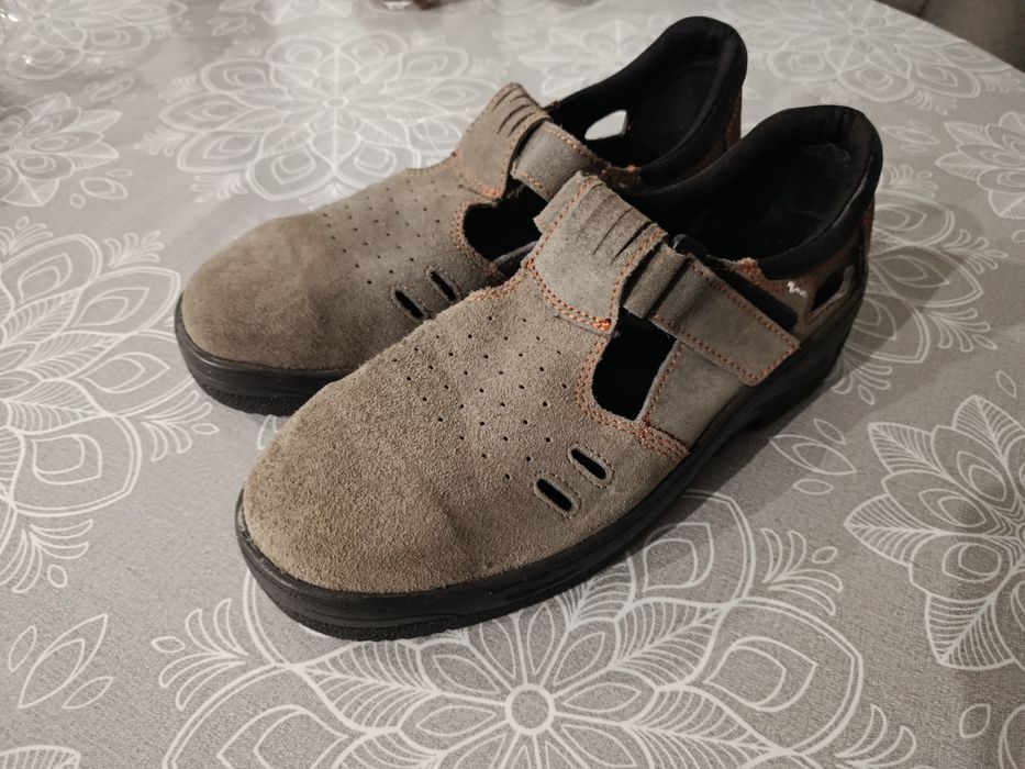 Сандалі, кросівки робочі 40розмір