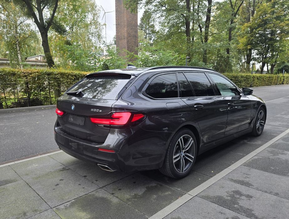 Wynajem BMW 530e 2022 Automat