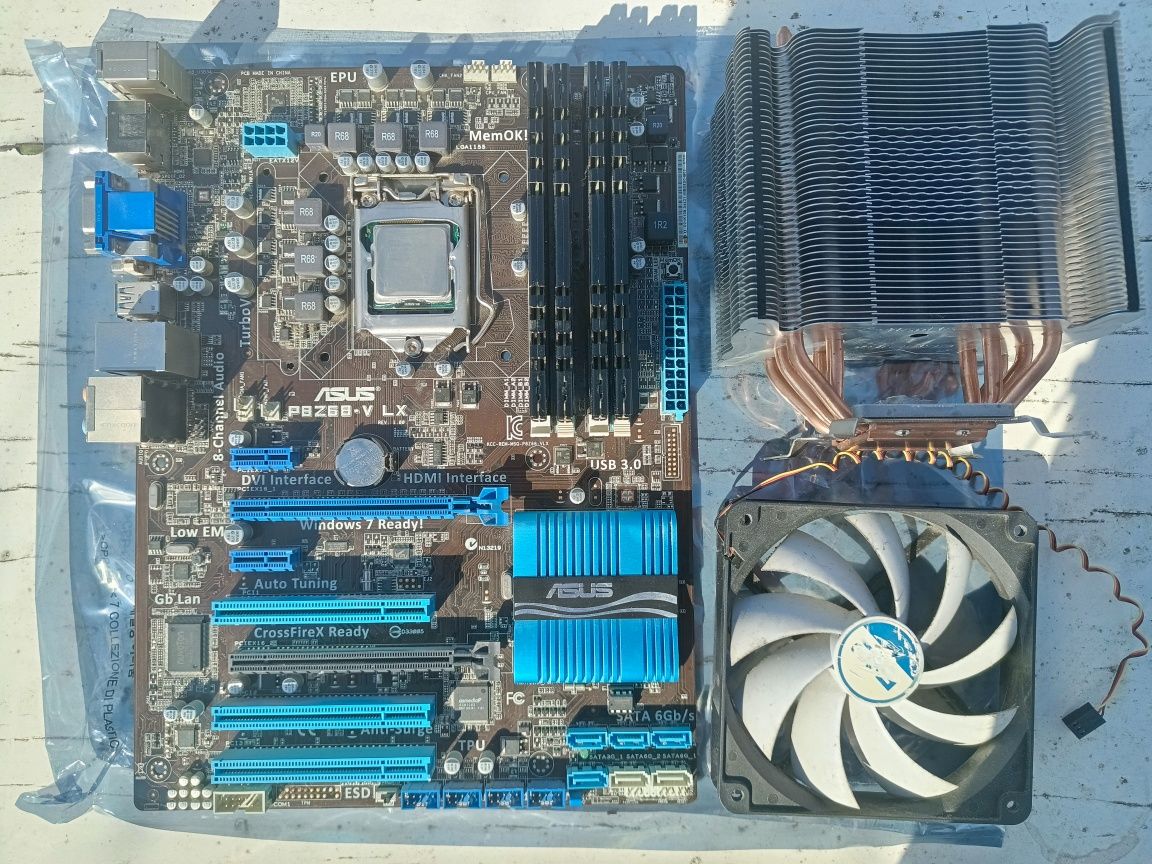 Материнська плата ASUS з процесором