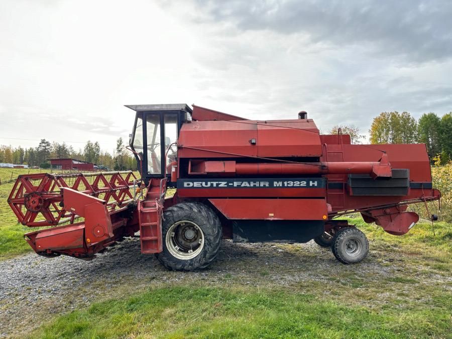 Sprzedam kombajn zbozowy Deutz-Fahr M1322 H