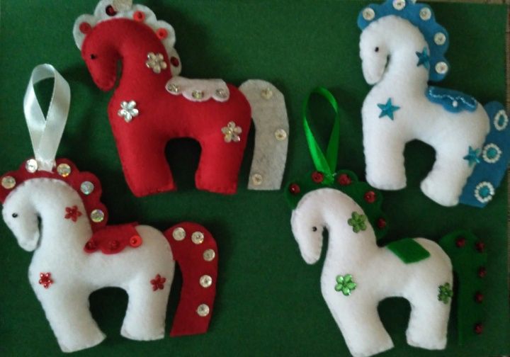 Символ года, новогодняя игрушка, лошадь из фетра