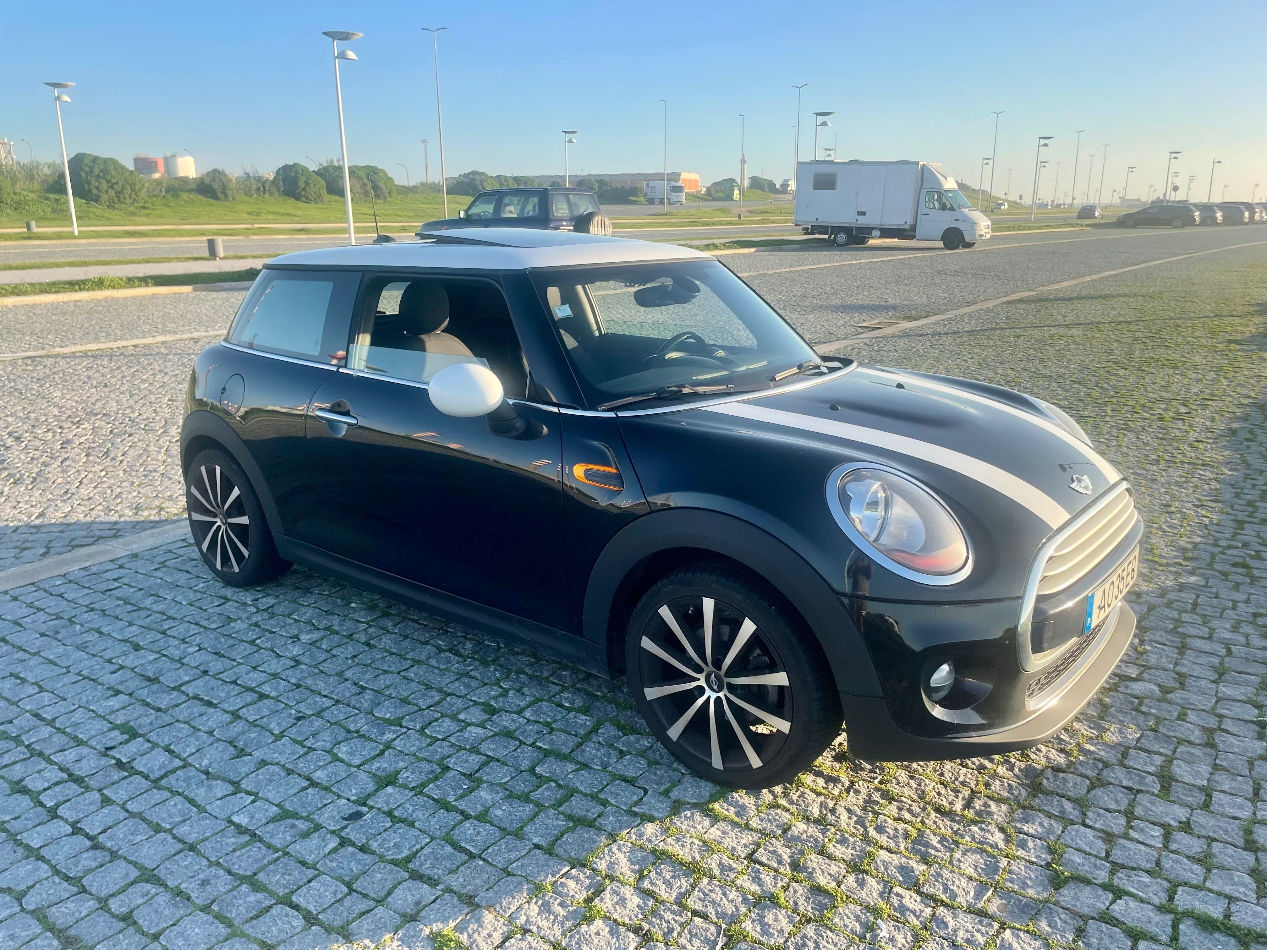 Mini Cooper 1.6 Diesel com teto panorâmico