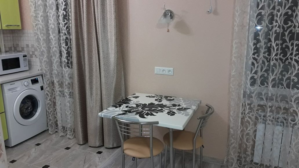 Дуже тепла євро-студія, центр