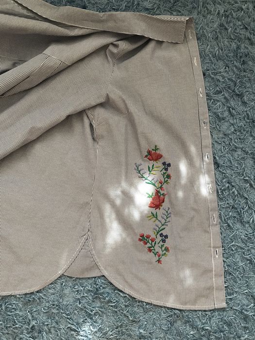 Блузка з вишивкою