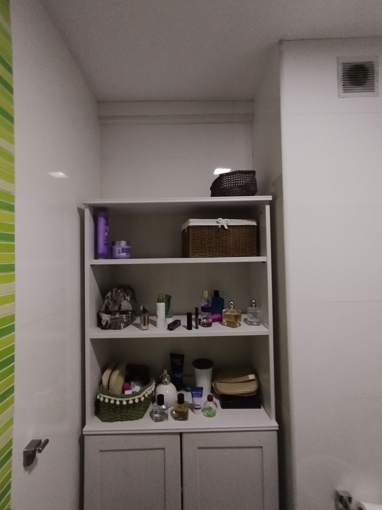 Móvel IKEA portas e prateleiras