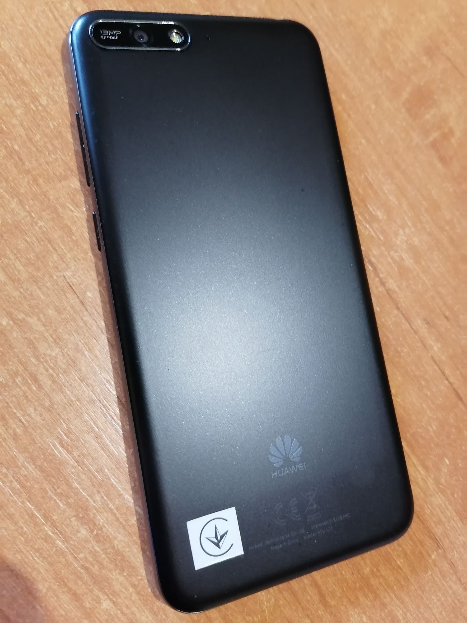 Huawei Y6 2018 - Smartfon z Pamięcią 16GB/2GB + Etui GRATIS