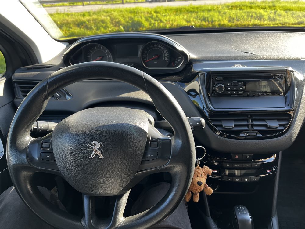 Продам Peugeot 208