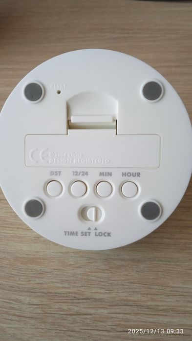 Продам оригинальные настольные электронные часы