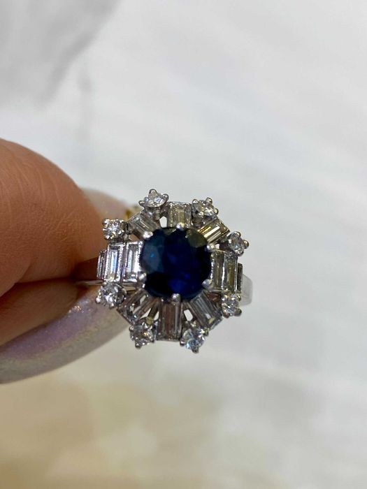 Pierścionek z diamentami 1.30 CT i szafirem 1.00 CT Platyna