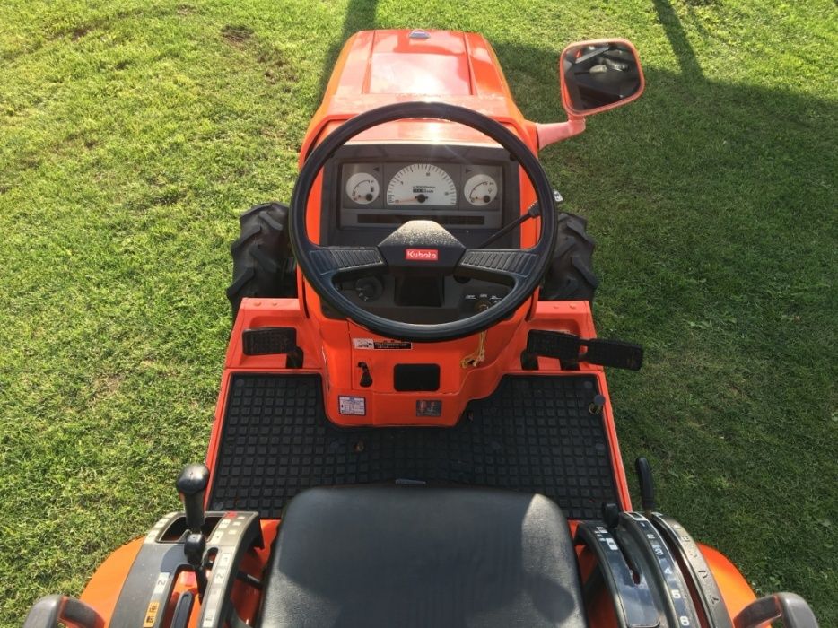 Traktorek ciągnik ogrodniczy komunalny sadowniczy Kubota Aste 4x4