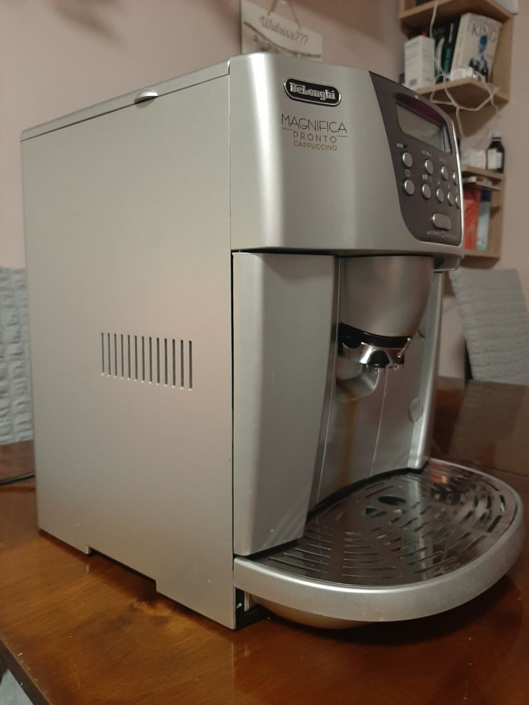 Ekspres do kawy De Longhi- Magnifica Cappuccino