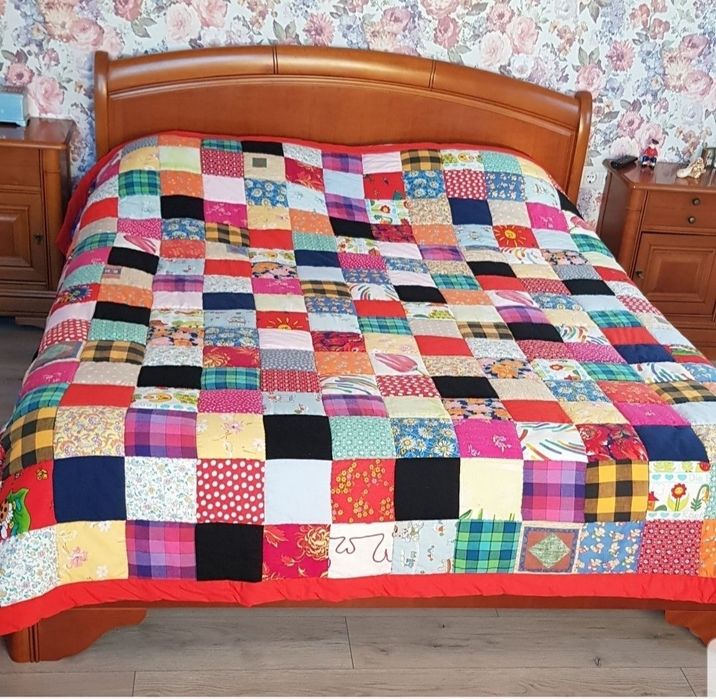 Одеяло лоскутное в стиле печворк