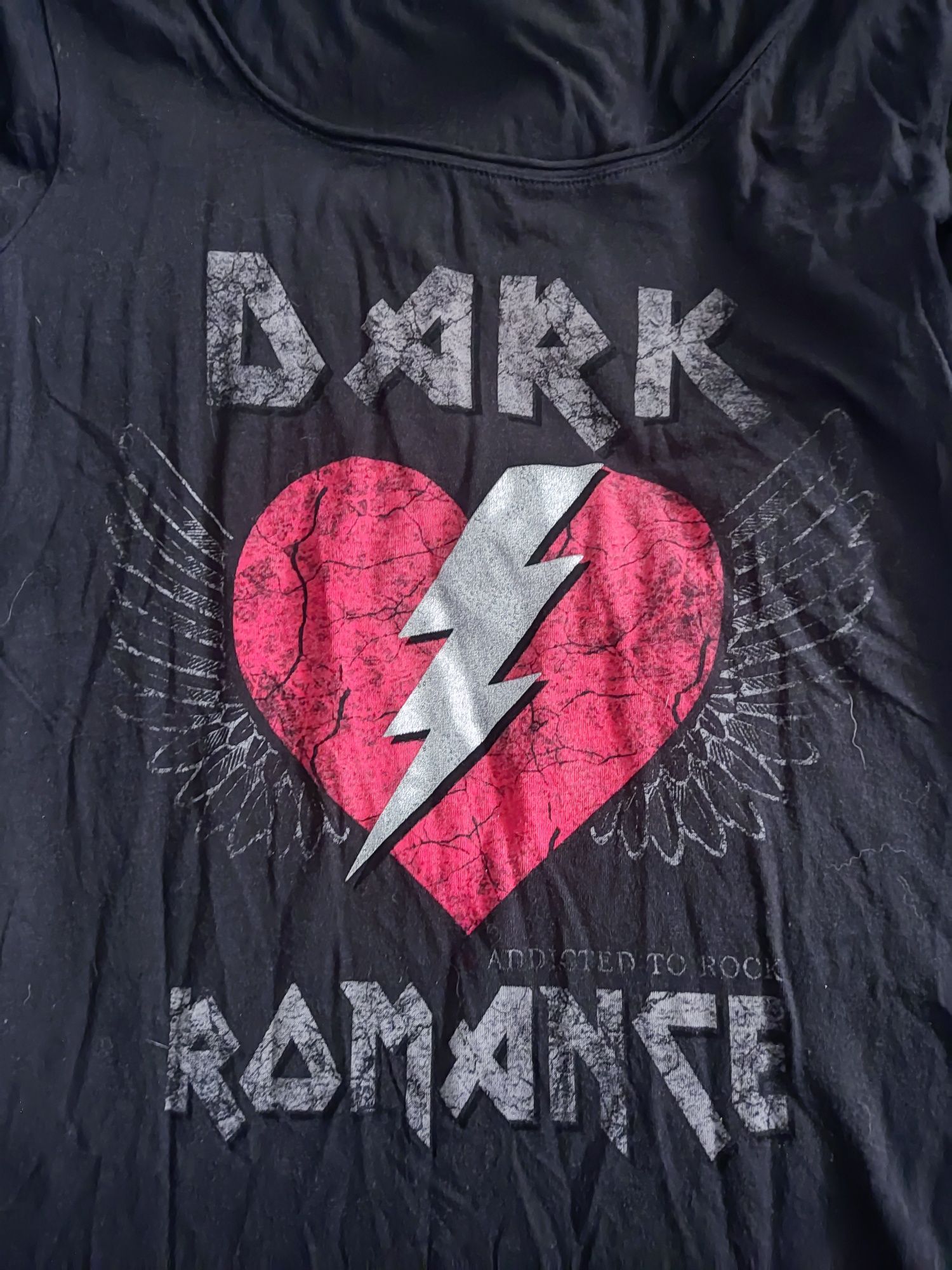 Czarny T-shirt damski z nadrukiem
