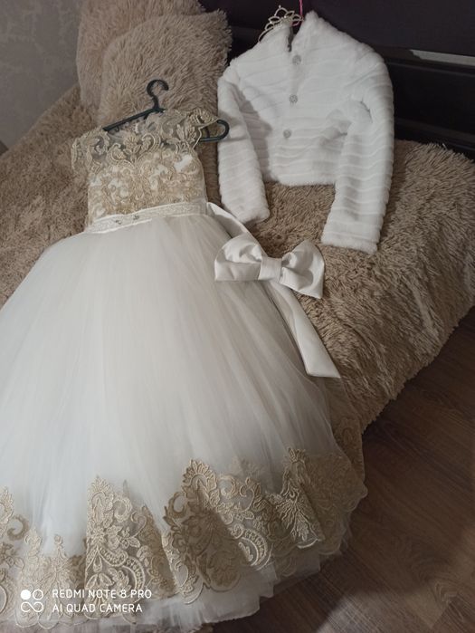 Святкова сукня пошита була на замовлення!!!В гарному стані!